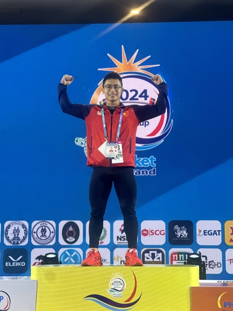 Weightlifter Vinh secures Olympic spot for Việt Nam