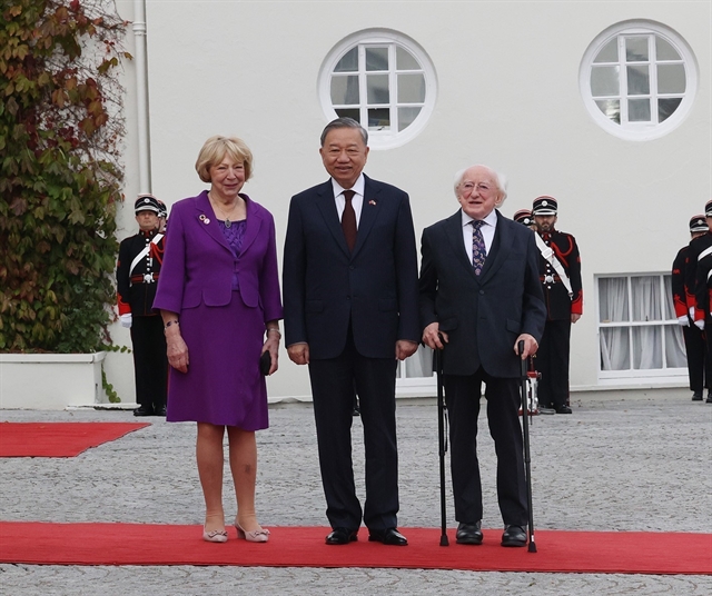 Irish President hosts welcome ceremony for Vietnamese top leader