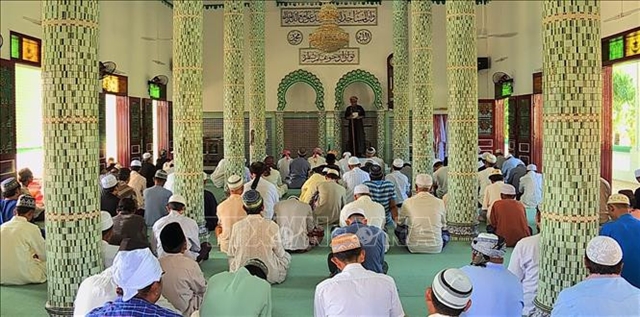 Chăm Muslim communities in An Giang Province celebrate Ramadan month