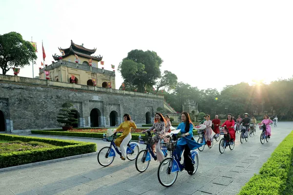 Việt Nam's tourism sector earns US$23.7 billion in revenue in ten months