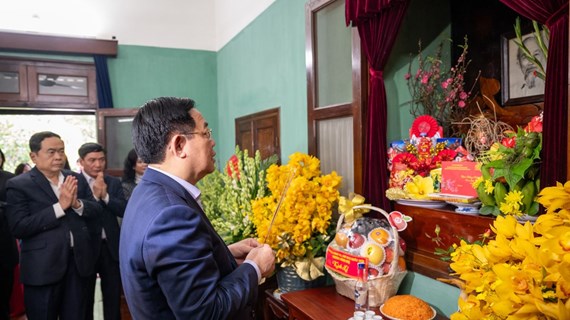 Top legislator commemorates President Hồ Chí Minh at relic site