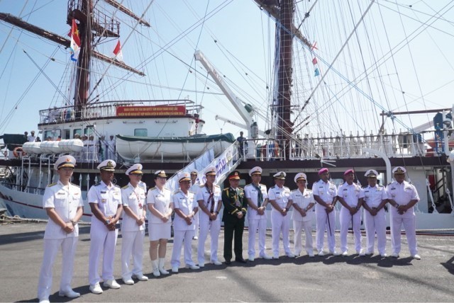 Sailing ship 286-Lê Quý Đôn arrives in Indonesia