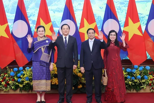 Vietnamese, Lao Prime Ministers hold talks