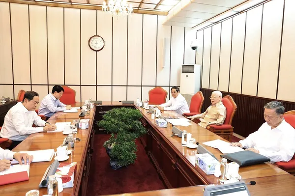 Party chief holds meeting with key leaders to discuss important future tasks