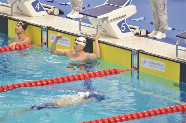 Disabled Đạt swims to golden victory