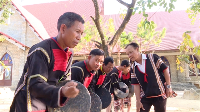 Preserving gongs for future M'nông generations