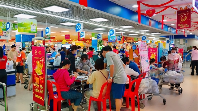 HCM City supermarkets crowded during Reunification Day-May Day holidays