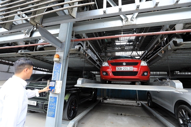 Hà Nội car dealers scramble to move vehicles