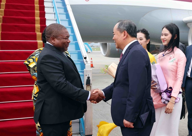 Mozambican President arrives in Hà Nội, beginning official visit to Việt Nam