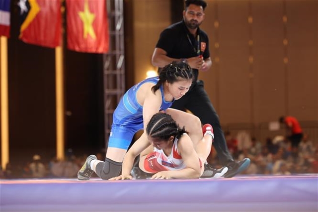 Wrestlers Trang, Xuân look for Olympic slots in Kyrgyzstan