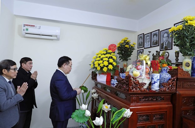 NA Chairman Huệ extends Tết greetings to families of late top legislators