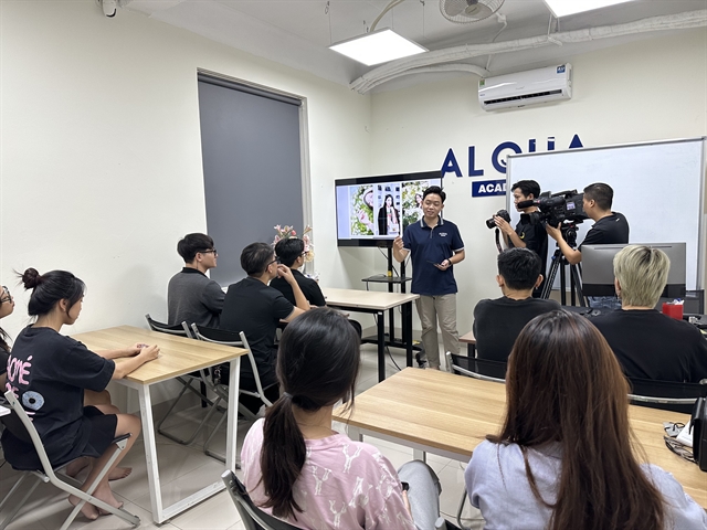 Hà Nội photography course attracts male learners