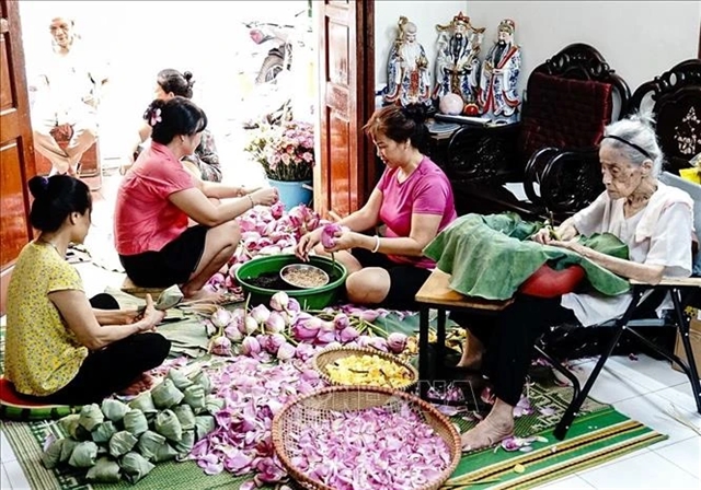 Hà Nội lotus-scented tea making craft listed among national intangible cultural heritage