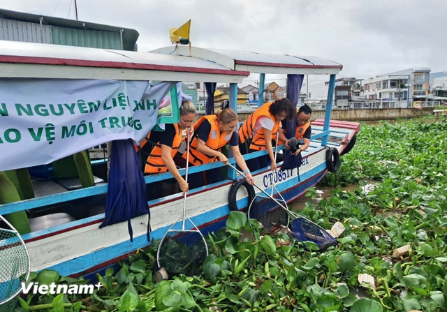 UNDP-supported campaign helps collect waste on Cần Thơ River