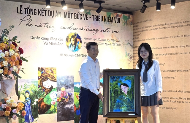 High school student auctions paintings for visually impaired female students