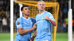 Manchester City thắng đậm M.U, Liverpool chen chân vào top 4