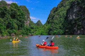 Chèo thuyền Kayak Tràng An ngắm cảnh đẹp non nước hữu tình