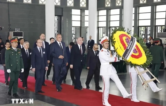 Foreign leaders pay last respects to Vietnamese Party chief