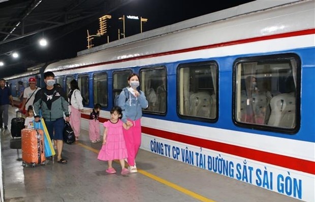 Free train rides offered for workers going home for Tet