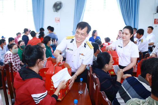 Saigon Newport Corporation Extends Tet Support to the Poor Communities in Thu Duc City