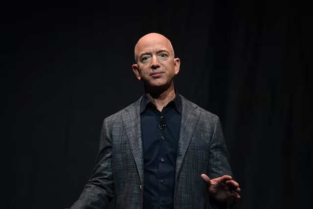 Tỷ phú Jeff Bezos bán 5 tỷ USD cổ phiếu Amazon khi giá lập kỷ lục