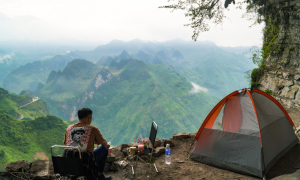 Cắm trại bên vách đá trắng ngắm sông Nho Quế