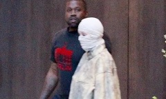 Vợ Kanye West trùm kín mặt ở buổi hẹn hò