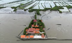 Ngôi làng Thái Lan bị nước biển nuốt chửng