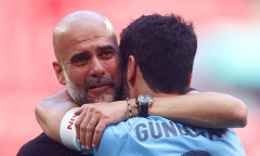 HLV Guardiola khóc sau chung kết Cup FA