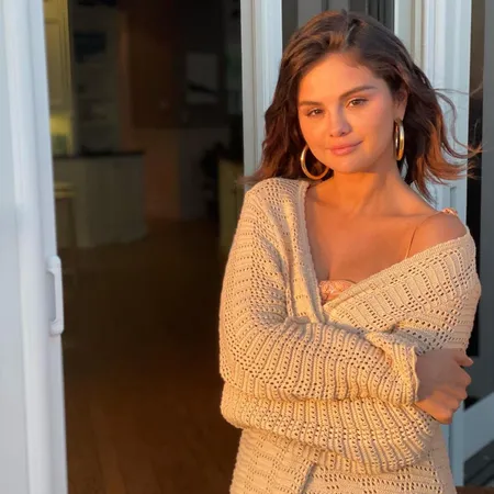 Selena Gomez vừa ký hợp đồng cho mùa thu. Gặp cà phê Chrome