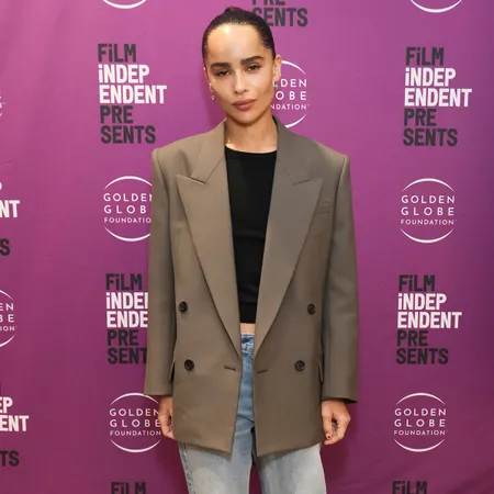 Zoë Kravitz vừa mới mang giày sẽ làm cho quần áo cơ bản của bạn trông rất đắt đỏ vào năm 2024