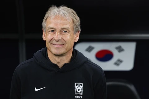 HLV Klinsmann lại gây phẫn nộ