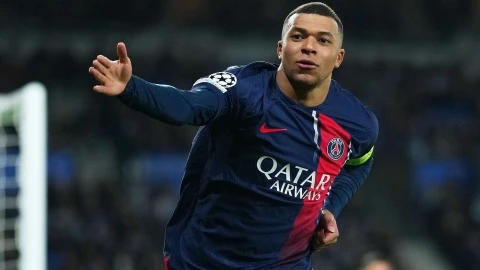 Barca sai lầm với Mbappe