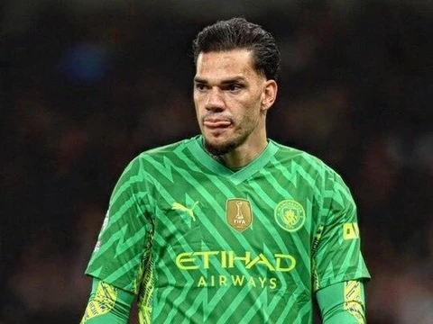 Ederson bị vỡ xương hốc mắt