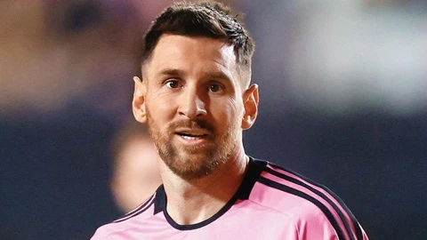 Đội của Messi thảm bại