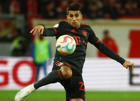 Lý do Pep không để Cancelo đến Barca