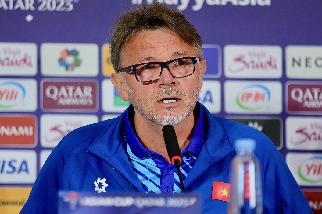 HLV Troussier: 'Tuyển Việt Nam không được phép từ bỏ'