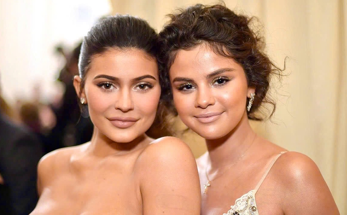 Thấy gì từ con số tỷ USD của Selena Gomez, Kim Kardashian?