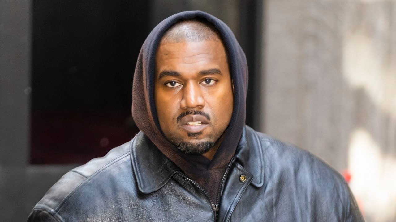 Kanye West bị adidas kiện đòi 250 triệu USD