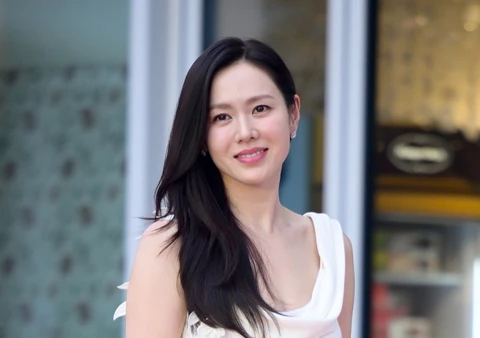 Son Ye Jin tái xuất thảm đỏ