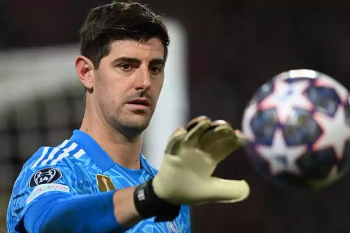 'Người khổng lồ' Courtois