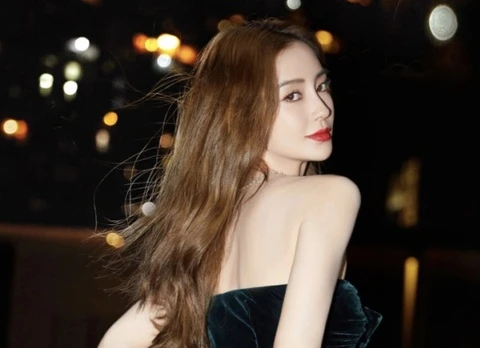 Angelababy khác lạ sau vụ bị phong sát vì xem show 19+ của Lisa