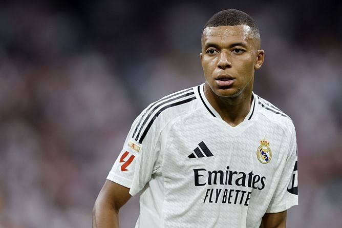 HLV Ancelotti bảo vệ Mbappe