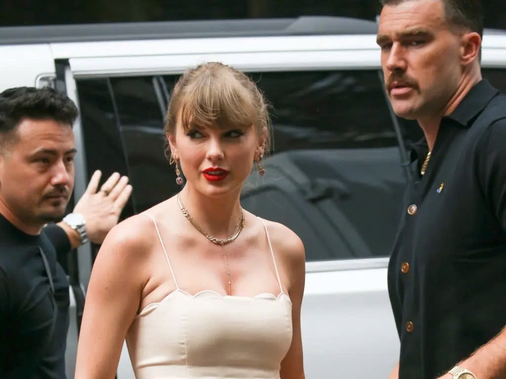 Taylor Swift và bạn trai cầu thủ đập tan tin đồn