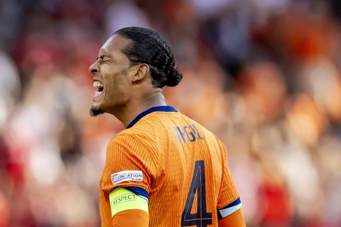 Van Dijk mắc sai lầm khó tin