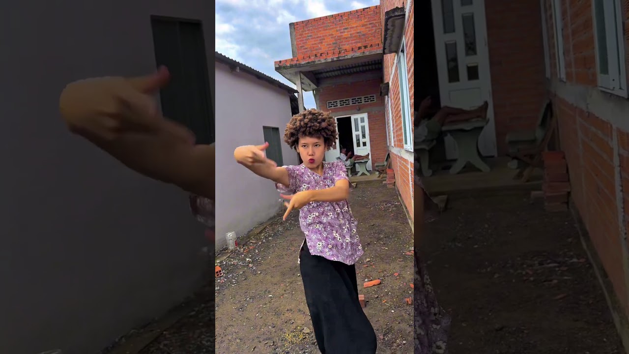 BÉ HAI ĐI HÙ BÀ #haibadane