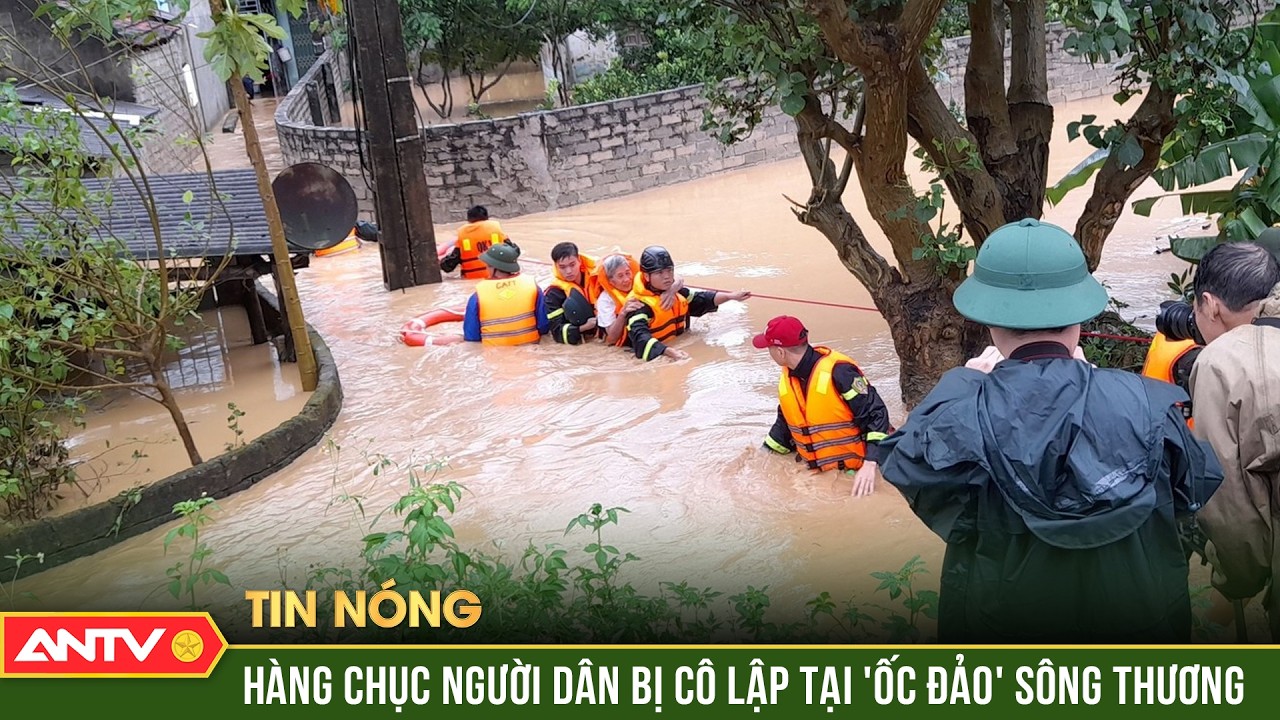 Giải cứu hàng chục người bị nước lũ bao vây tại 'ốc đảo' sông Thương | ANTV