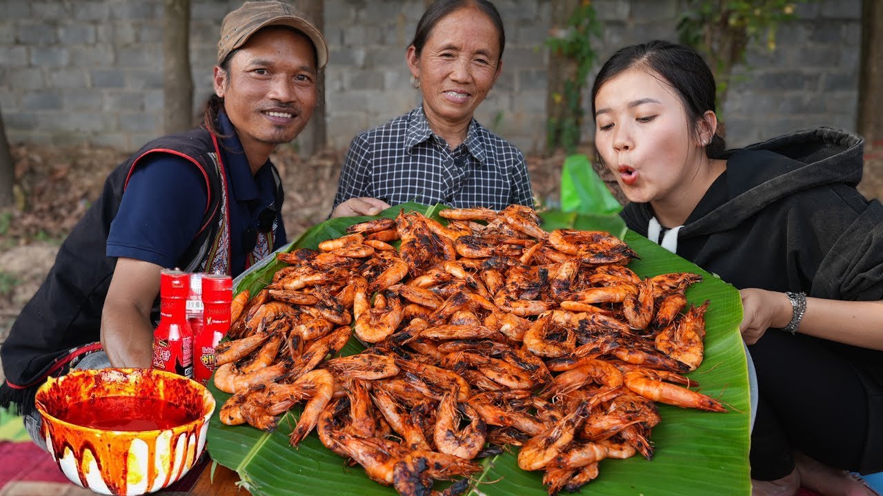 Bà Tân Vlog - Thử Thách Nướng 300 Con Tôm Sốt Cay Samyang x2 Chiêu Đãi Cháu Già Làng Tây Nguyên