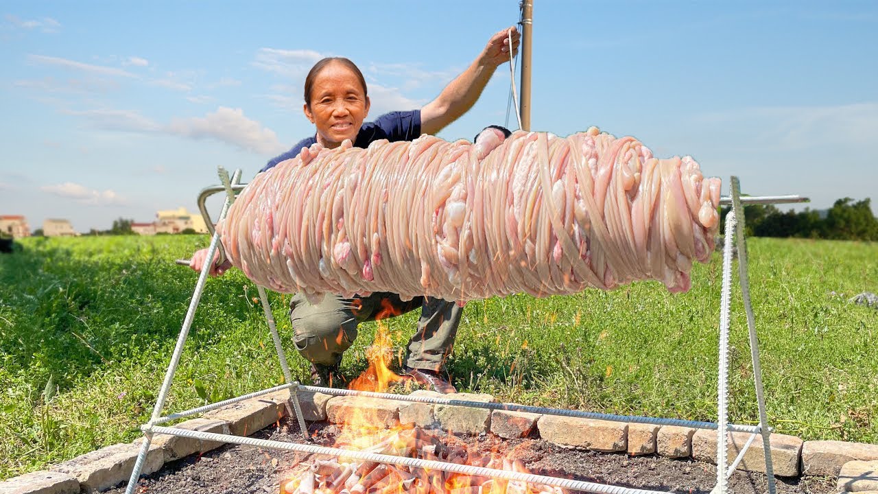 Bà Tân Vlog - Lần Đầu Làm Thịt Bò Cuốn Ruột Heo Siêu Cay Khổng Lồ Đãi Cả Làng