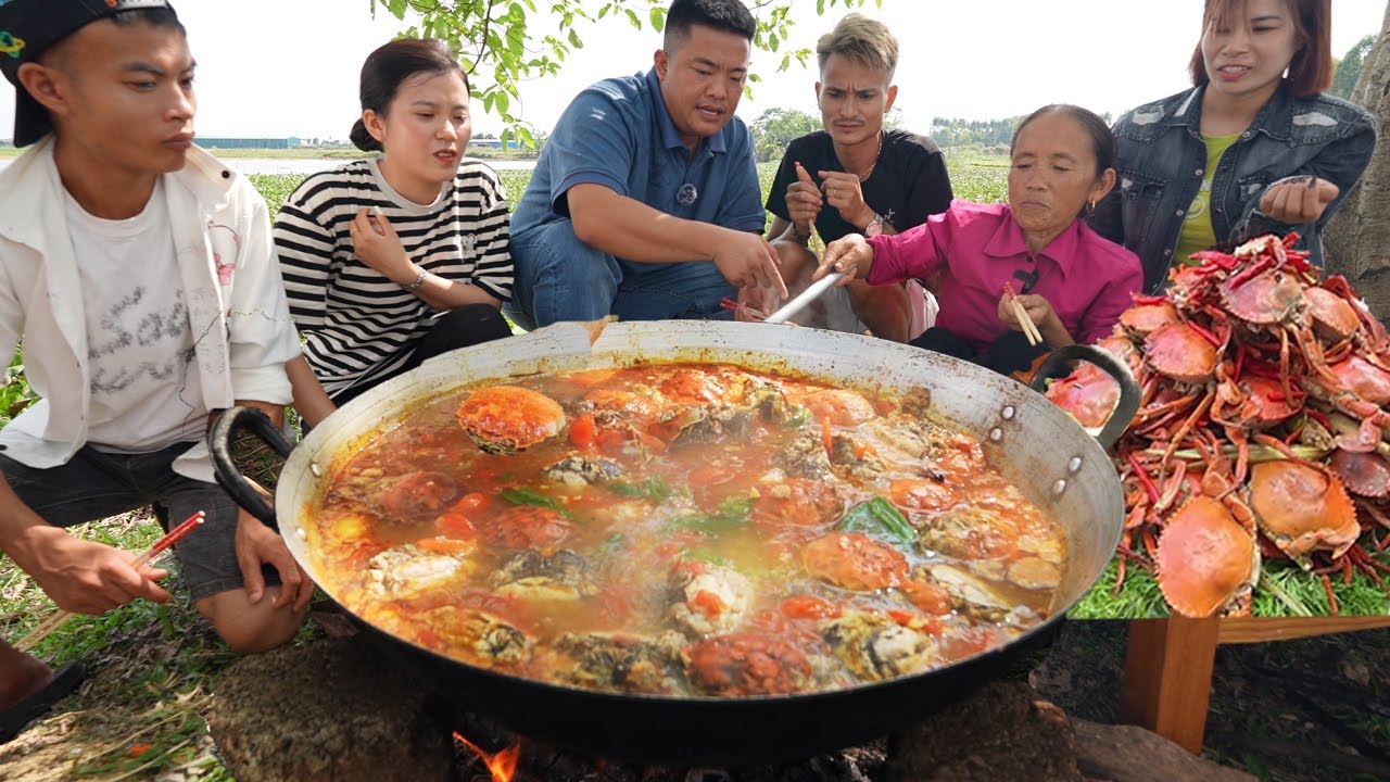 Bà Tân Vlog - Đãi Cháu Hải Sapa Bằng Nồi Lẩu Cua Da Siêu To Khổng Lồ Đặc Sản Bắc Giang